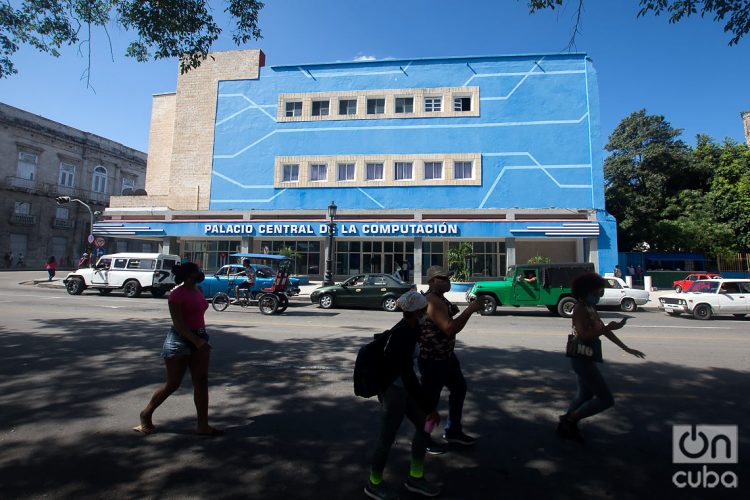 Palacio Central de Computación, en el entorno del Parque de la Fraternidad, en La Habana. Foto: Otmaro Rodríguez.