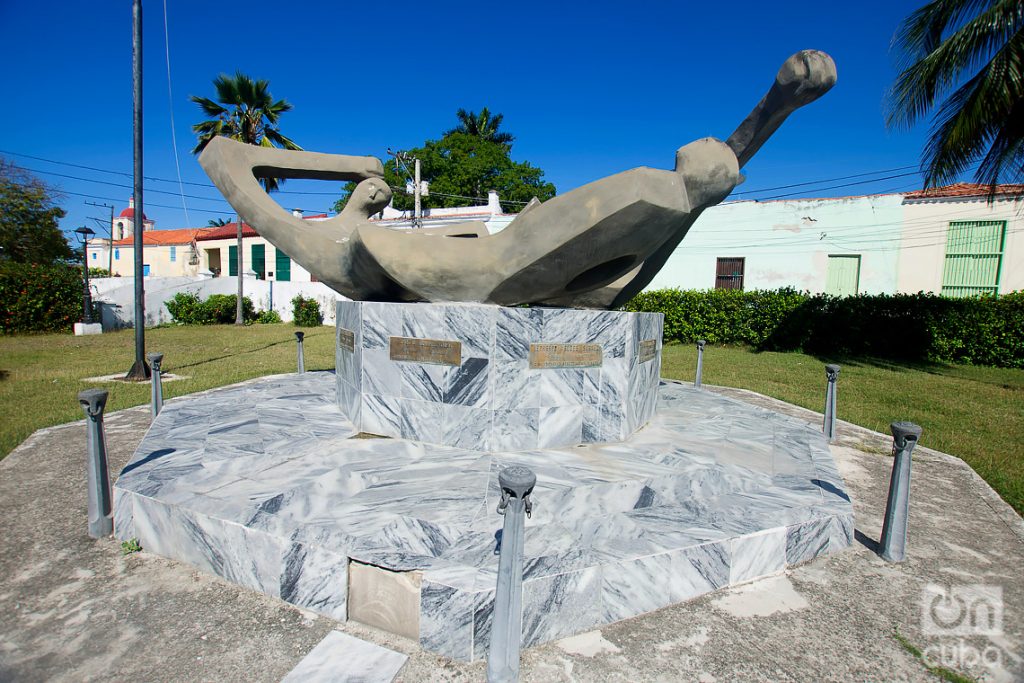 Monumento homenaje a los mártires de Regla, en el poblado de igual nombre, en La Habana. Foto: Otmaro Rodríguez.