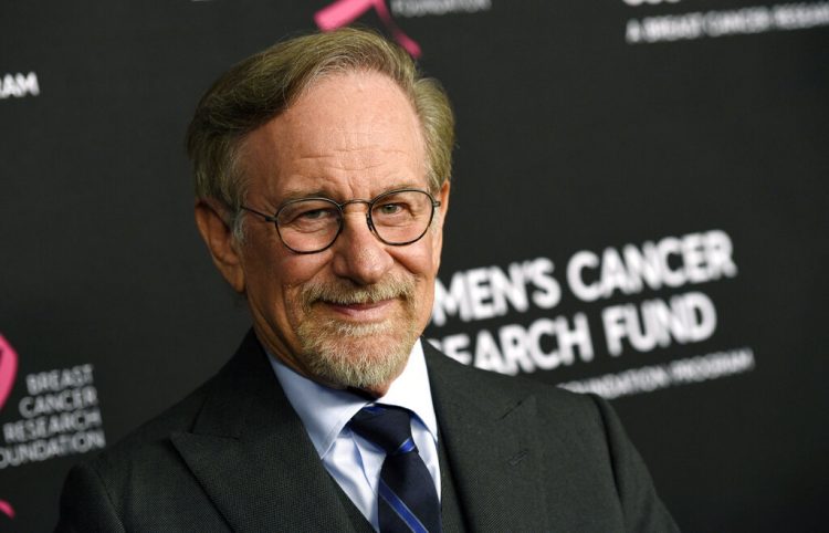 Steven Spielberg en una la gala benéfica en Beverly Hills, California. El laureado director recibirá el Premio Génesis 2021, de Israel, en reconocimiento a sus contribuciones al cine, su trabajo filantrópico y sus esfuerzos para preservar la memoria del Holocausto, anunciaron hoy miércoles los organizadores. Foto: Chris Pizzello/Invision/AP.