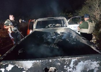 Una de las dos camionetas halladas en Tamaulipas en enero, dentro de las que se encontraron 19 cuerpos calcinados. Foto: twitter.com/DenisseRomeroM