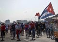 Caravana contra el embargo de Estados Unidos a Cuba, en La Habana, el 28 de marzo 2021. Foto: Yander Zamora / EFE.