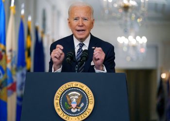 El presidente Joe Biden habla acerca de la pandemia de COVID-19 durante un discurso el jueves 11 de marzo de 2021 desde la Sala Este de la Casa Blanca. Foto  Andrew Harnik/AP.