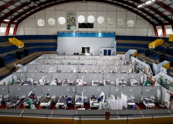 Pacientes en tratamiento por coronavirus, en el Hospital Municipal de Campaña Pedro Dell Antonia, el 15 de abril de 2021 en la ciudad de Santo André, en el estado de Sao Paulo (Brasil). Foto: Sebastiao Moreira/Efe