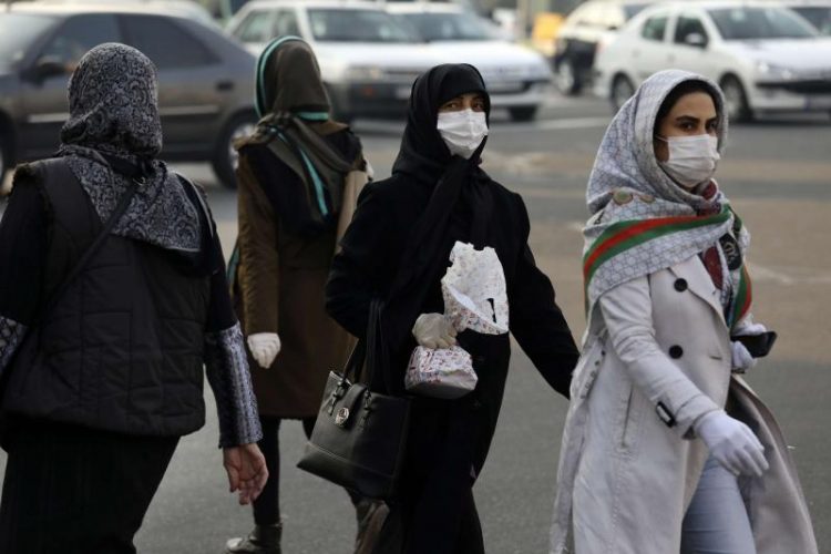 Mujeres en una calle de Teherán. Foto: The Arab Weekly.