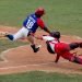 El granmense Raico Santos es puesto out en home, en el sexto partido de la final de la 60 Serie Nacional de Béisbol, entre Granma y Matanzas, el 2 de abril de 2021. Foto: Ismael Francisco / Cubadebate / Archivo.