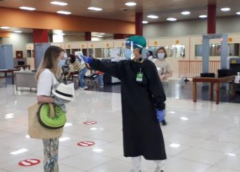 Todos los viajeros pasaron por controles sanitarios en el aeropuerto matancero antes de salir a sus respectivos destinos en Varader. Foto: Tomada del perfil de Facebook de Pedro Arturo Rizo.