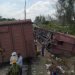 Un tren cargado de papa con destino a Holguín se descarriló en una localidad tunera, sin daños humanos ni pérdidas materiales en la comunidad donde se produjo el accidente. Foto: Tomada del Facebook de Orlando Cruz.