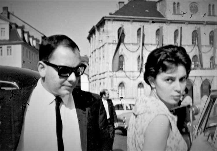 Alfredo Guevara, en Praga (1960).