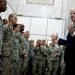 El entonces vicepresidente Joe Biden, habla a un grupo de soldados durante una visita a Iraq en el 2011. | Foto: Departamento de Defensa (Archivo)