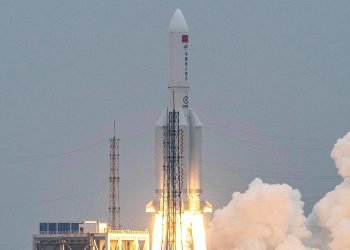 El cohete Long March 5B despegando del Centro de Lanzamiento Espacial Wenchang en la provincia de Hainan, en el sur de China. Foto: Japan Times.