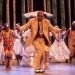 La Compañía de Danzas Tradicionales de Cuba JJ, y su director artístico-general, el primer bailarín del Conjunto Folklórico Nacional de Cuba y Premio Nacional de Danza 2020, Johannes García Fernández. Foto: Cuba 50.