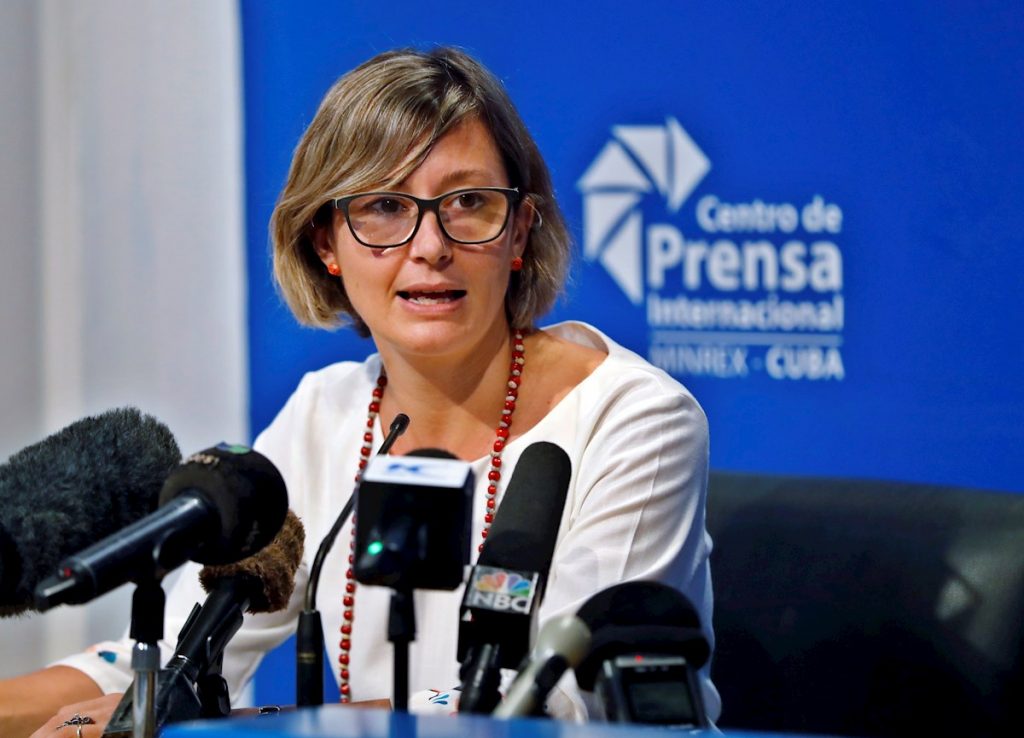 Elena Gentili, directora de Oxfam en Cuba, habla en conferencia de prensa hoy en La Habana, Cuba. Foto: EFE/ Ernesto Mastrascusa.