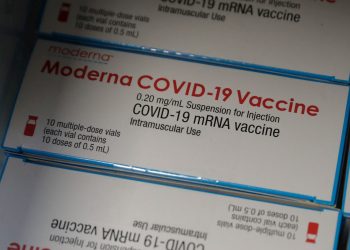Cajas de la vacuna anticovid de la farmacéutica estadounidense Moderna. Foto: Stephanie Lecocq / EFE / Archivo.