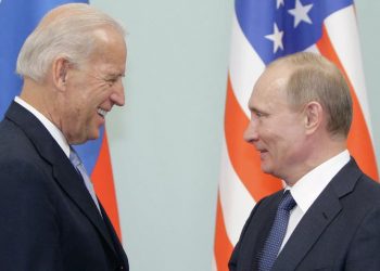 Foto de archivo de un encuentro entre los presidentes Joe Biden, de EE.UU., y Vladimír Putin, de Rusia, cuando Biden era vicepresidente de Barack Obama. Foto: Sputnik / Archivo.