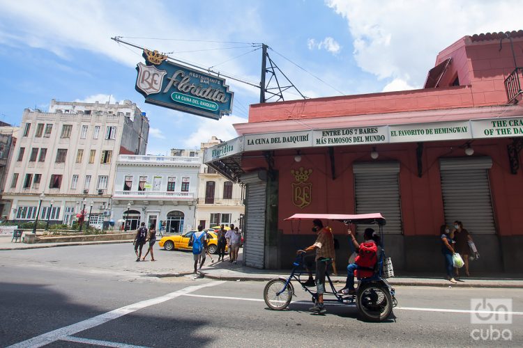 Restaurante-Bar Floridita, al inicio de la calle de Obispo, en La Habana. Foto: Otmaro Rodríguez.