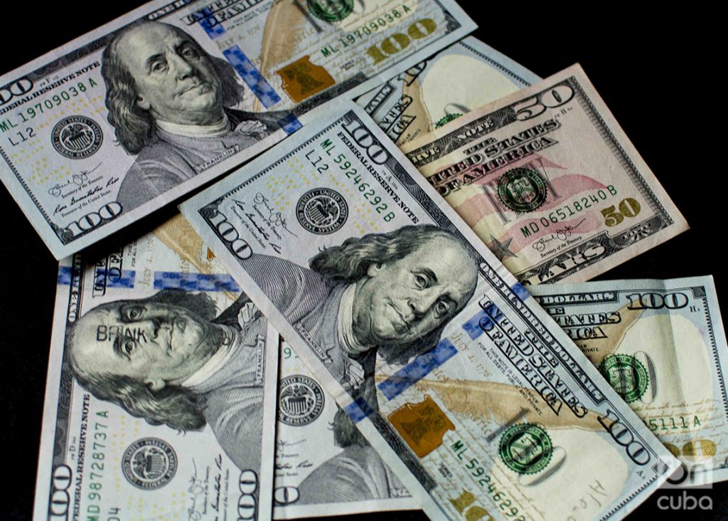 Dólares estadounidenses (USD). Foto: Otmaro Rodríguez.