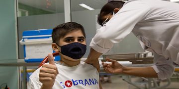 Gabriel Garcia Fernández, de 12 años, primer voluntario vacunado con Soberana 02, como parte del ensayo clínico Soberana-Pediatría. Foto: Ismael Francisco / Cubadebate / Archivo.
