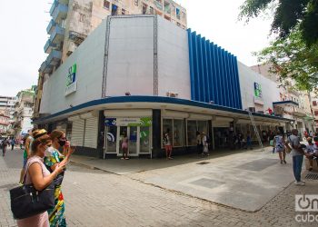 Tienda conocida por los habaneros como J. Valles, que ofrecía ropa con opción de comprar a crédito. Actualmente es Arte Habana, en el boulevard de San Rafael. Foto: Otmaro Rodríguez.