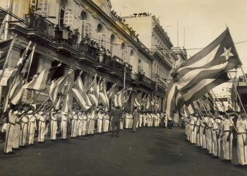 Desfile escolar en La Habana, 1960.