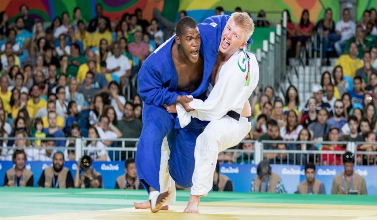 Yordani Fernández (izquierda) gsnó bronce en los Juegos Paralímpicos de Río de Janeiro en el 2016, resultado que pretende mejorar en Tokio. Foto: Tomada de Judo Inside.