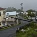 Un poste eléctrico derribado por el huracán Elsa en Cedars, San Vicente, el viernes 2 de julio de 2021. Elsa se fortaleció el viernes: el primer huracán. Foto: Orvil Samuel/AP.
