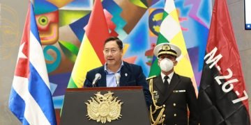 El presidente de Bolivia, Luis Arce, habla durante un acto en su país por el aniversario del asalto a los cuarteles Moncada y Carlos Manuel de Céspedes, en el oriente cubano en 1953. Foto: @LuchoXBolivia / Twitter.