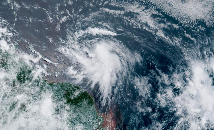 Vista satelital de la tormenta tropical Elsa. Foto: NOAA NWS National Hurricane Center/Facebook.