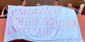 Turistas rusos protestan en un hotel en Varadero donde permanecen aislados tras dar positivos a pruebas de la COVID-19. Foto: katerina_tyuleneva_76/Instagram vía Rusia Today.