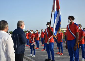 La delegación cubana que participará en los Juegos Olímpicos de Tokio fue abanderada este sábado. Foto: Tomada del Twitter de Presidencia Cuba.