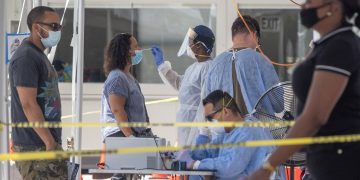 Toma de muestras para la detección del coronavirus en Florida, EE.UU. Foto: Cristobal Herrera-Ulashkevich / EFE / Archivo.