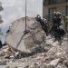 Un grupo de rescatistas inspecciona este lunes los restos del edificio demolido en Surfside, Florida. Foto: ABC News.