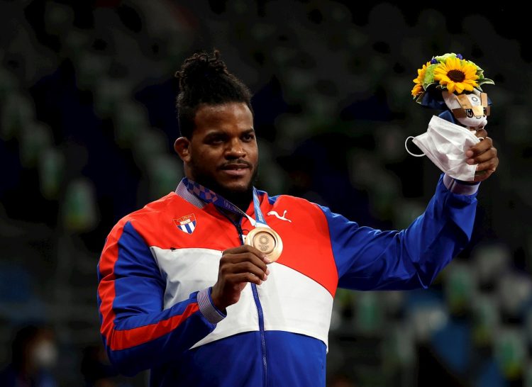 Reinieris Salas cierra su carrera con una histórica medalla de bronce en los Juegos Olímpicos de Tokio. Foto: Ritchie B. Tongo / EFE.