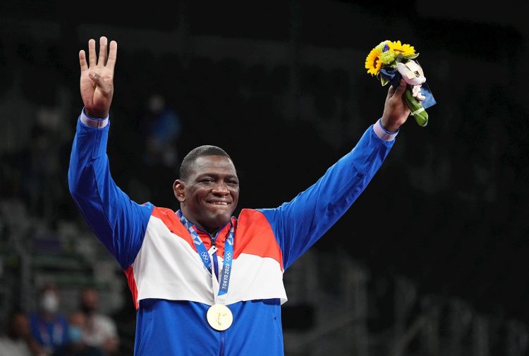 Mijaín López celebra su cuarto título olímpico consecutivo, en los Juegos Olímpicos de Tokio. Foto: EFE / Archivo.