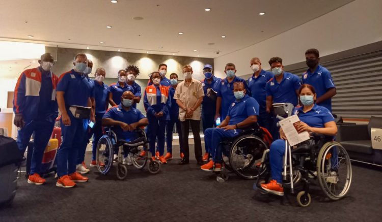 Delegación paralímpica cubana a su llegada a Japón. Foto: @embacubajapon / Twitter.