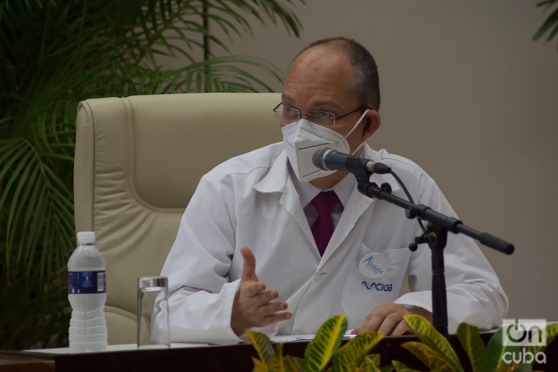 Dr. Gerardo Guillén, director de Investigaciones Biomédicas del Centro de Ingeniería Genética y Biotecnología (CIGB) durante una conferencia de prensa realizada el 10 de agosto de 2021 en La Habana. Foto: Otmaro Rodríguez.