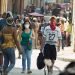 Personas caminan por una calla de La Habana en medio de la pandemia de la COVID-19. Foto: Otmaro Rodríguez.
