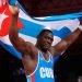 Mijaín López, el abanderado de la delegación cubana,  celebra su cuarta medalla de oro olímpica consecutiva. Foto: Martin Alipaz / AP