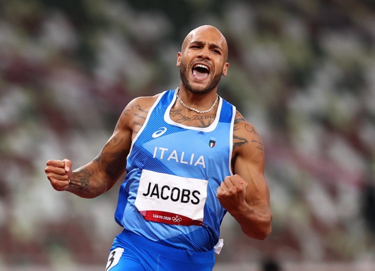 El italiano Lamont Marcell Jacobs celebra su victoria en 100 metros. Foto: Andrew Boyers/ Reuters.