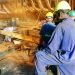 Ingenieros y trabajadores laboran en la reparación de una termoeléctrica en Cuba. Foto: Unión Eléctrica UNE/Facebook.