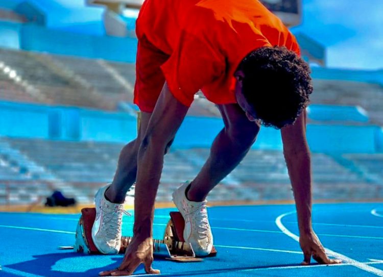 El velocista cubano Shainer Rengifo hizo su mejor tiempo histórico para acceder a la final del hectómetro en el Mundial Juvenil de Nairobi, Kenia. Foto: Shainer Rengifo / Facebook.