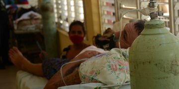 Paciente con la COVID-19 en una institución médica de la provincia cubana de Ciego de Ávila. Foto: Osvaldo Gutiérrez / ACN.