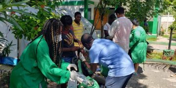 Profesionales de la salud de Cuba atienden pacientes en Haití, como parte de las misiones de la isla en la región caribeña. Foto: Embajada de Cuba en Haití / X / Archivo.