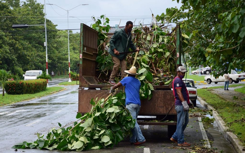 Trabajos de recuperación en Pinar del Río tras el paso del huracán Ida. Foto: @guerrillero_cu / Twitter.