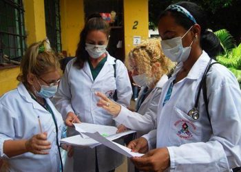 Personal médico cubano en Guatemala. Foto: misiones.minrex.gob.cu / Archivo.