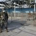 Soldados custodian la entrada a la Penitenciaría Litoral, en Guayaquil, el miércoles 29 de septiembre de 2021. Se reportan al menos 100 muertos y 52 heridos en un motín. Foto: AP.