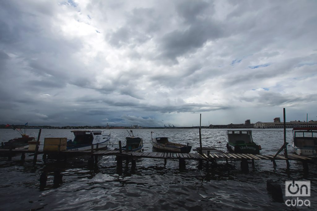 Embarcadero de botes de pesca, en Casablanca, La Habana. Foto: Otmaro Rodríguez.