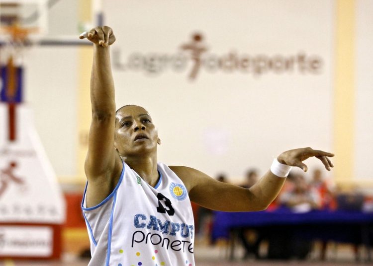 Licet Castillo fue protagonista en los triunfos de la selección cubana de baloncesto durante la década del 90 e inicios del presente siglo. Foto: Cortesía de la entrevistada.