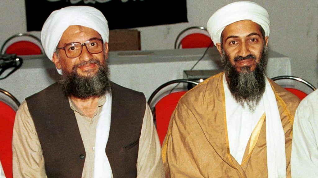 Ayman al-Zawahiri (izquierda) con con Osama bin Laden. Foto: