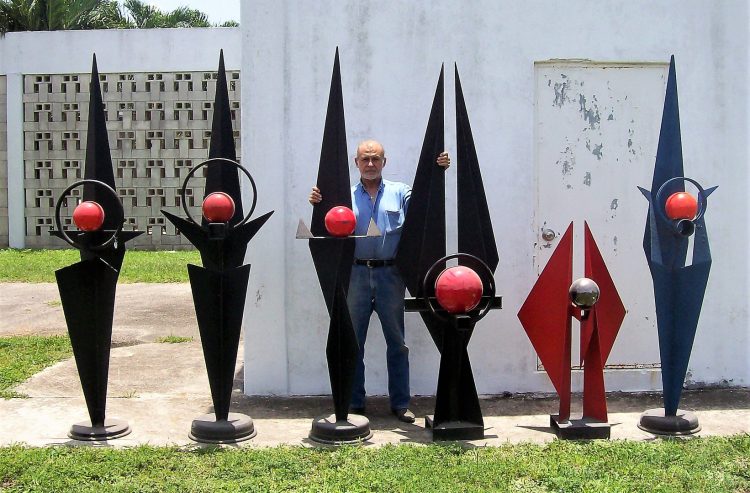 El escultor y ceramista cubano Rafael Consuegra falleció en Miami. Foto: rafaelconsuegra.com