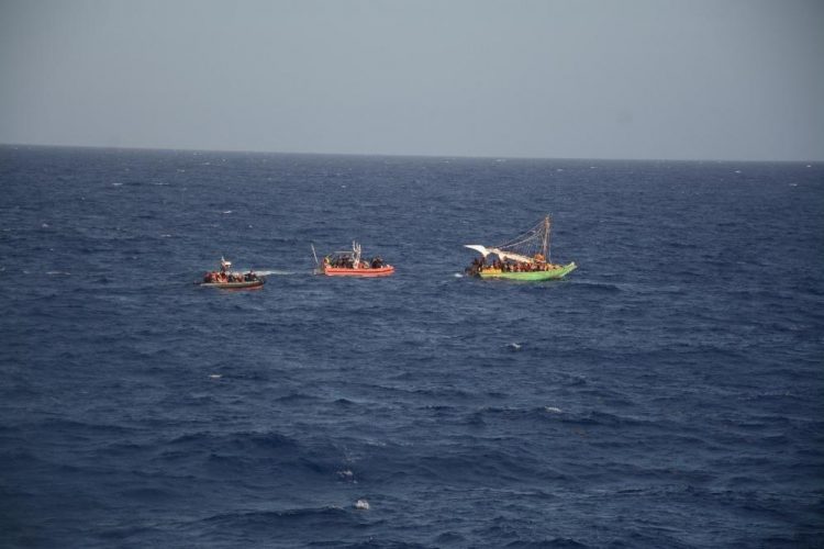 Un grupo de embarcaciones procedentes de Haití han sido interceptadas por la Guardia Costera de Estados Unidos cerca de las costas cubanas. Foto: U.S. Coast Guard